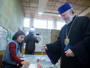 Католикос Всех Армян проголосовал на избирательном участке 14/11 в Эчмиадзине