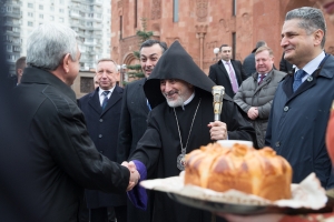 Президент Армении присутствовал на открытии выставки в честь 300-летия епархии