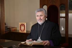 Глава епархии архиепископ Езрас Нерсисян отправился в США
