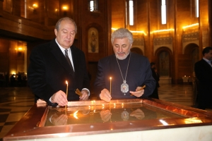Кандидат в президенты РА Армен Саргсян посетил армянскую церковь Москвы