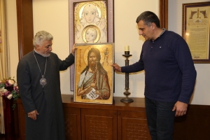 Главе епархии подарили изображение Иоанна Крестителя