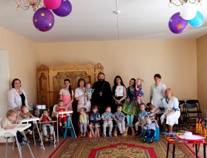 Молодежная организации "Манкунк" при ААЦ "Сурб Аствацацин" посетила специализированный дом ребенка №1